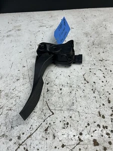 2011 BUICK LACROSSE Gas Pedal 11 - Picture 1 of 4