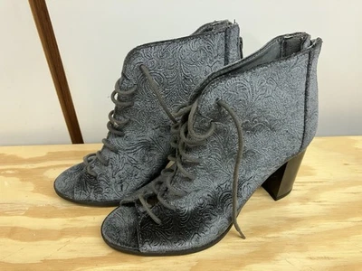 Tacones Report de terciopelo con estampado floral con cordones talla 6,5 Foto 1 de 4