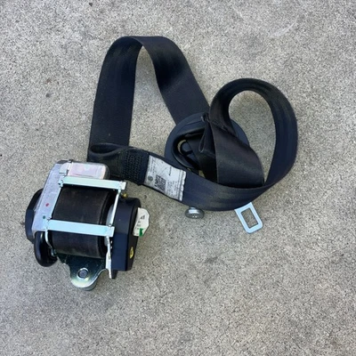 👍大众高尔夫 GTI 2010 - 2012 年座椅皮带前右 — 第 1/4 张图片