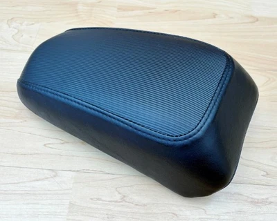 Sillín trasero Harley Softail Breakout Passenger Pillion Seat 2013-17 FXSB 52400065 Foto 1 de 4