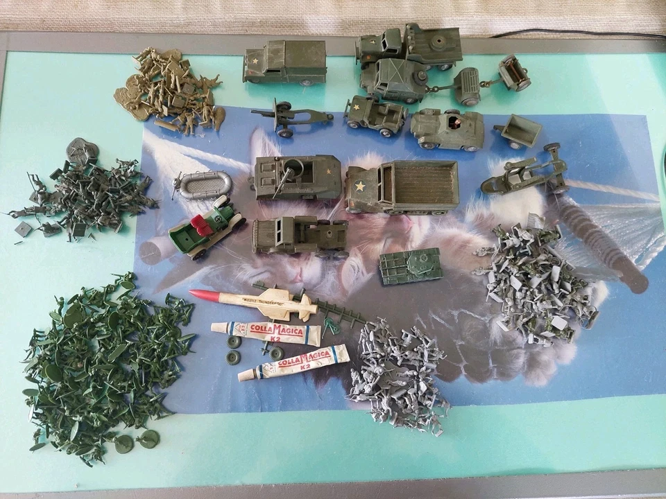 GRANDE LOTTO SOLDATINI E VEICOLI MILITARI VINTAGE  PER LO PIU'  POLITOYS - Immagine 1 di 1