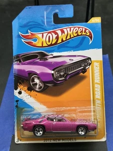 Hot Wheels '71 Plymouth Road Runner Purple 1:64 Scale New Models 2012 New - Picture 1 of 2