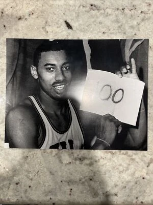 WILT CHAMBERLAIN 100 点游戏 8.5X11 打印 60 周年纪念 Sixers 赠品 — 第 1/2 张图片