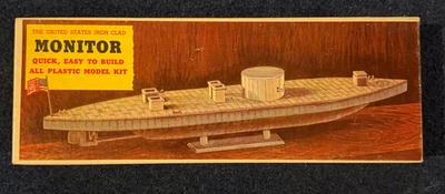 Kit modelo plástico revestido de hierro Pyro Monitor EE. UU. Foto 1 de 4