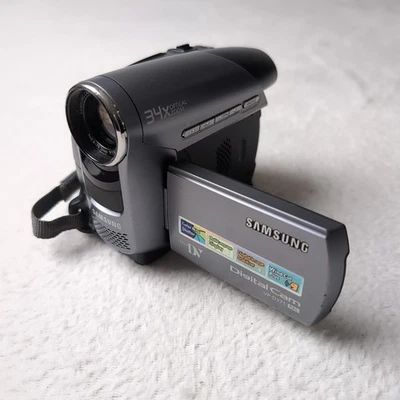 Samsung VP-D371 Handheld MiniDV Cassette Camcorder Silver ***UnTested*** - Image 1 of 4