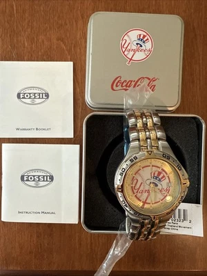 Relógio Fossil Yankee / Coca Cola edição limitada /estanho - Imagem 1 de 2