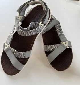 Merrell Damen 8 Sandalen schön grau gewebt Wandern, Riemchen Alltag Komfort. - Bild 1 von 15