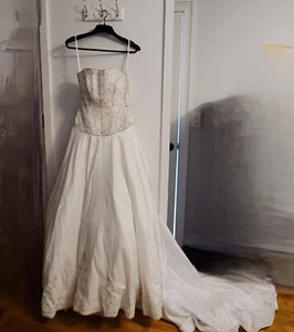 Wedding Dress Size 12. SURPRISE GIFT W/ PURCHASE Orig. $2780 - Picture 1 of 9