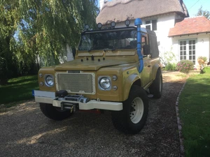 Land Rover Defender 90 Pickup Retro Vintage Heritage Twisted Bahama Gold - Picture 1 of 11
