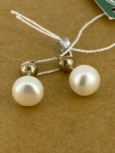 Aretes de perlas de agua dulce de 8 mm en plata de ley 925 con postes roscados. - Imagen 1 de 4