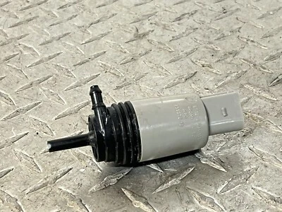 2010 BMW 328I E90 Windshield Wiper Reservoir Fluid Motor Pump OEM - Imagem 1 de 4