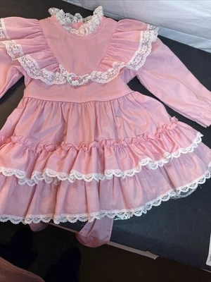 Vestido Vintage Sears 2T Disney Winnie the Pooh Rosa Branco Renda Babado Gola - Imagem 1 de 4