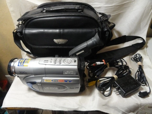 JVC VIDEO CAMCORDER SUPER VHS VHS-C GR-SXM260U TESTED WORKS NEEDS BATTERY W/CASE - Image 1 of 4