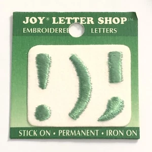 Joy Letter Shop puntuación verde 1,5"" hierro bordado palo permanente - Imagen 1 de 5
