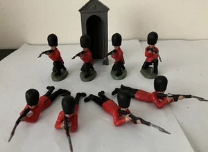 Britains Guards Soldiers & Sentry Box Plastic Figures Bundle Hong Kong - Afbeelding 1 van 5