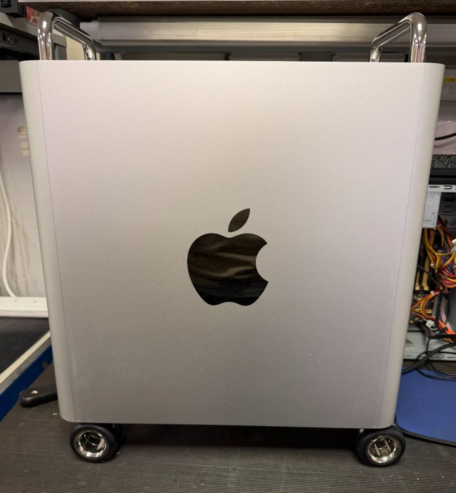 2019 Apple Mac Pro A1991 W-3245 3.2GHz 16 Core 96GB RAM 4TB SSD - Vega II Duo - Image 1 of 4