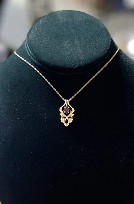 Collar Colgante Oro Granate Tricolor Coleman Co CCO Oro 10k Black Hills Foto 1 de 4