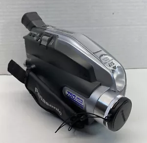 Panasonic Palmcorder PV-L453D VHS-C Analog Camcorder PARTS UNTESTED NO BATTERY - Picture 1 of 7
