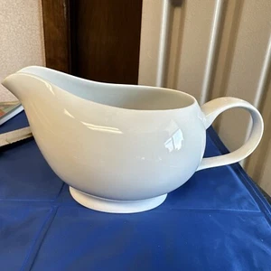 Crate & Barrel Gravy Boat large Porcelain White Easter Thanksgiving NEW - Picture 1 of 7