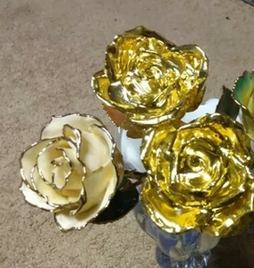  Gold Roses  - Picture 1 of 2