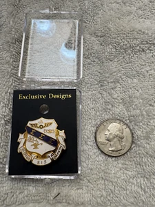 Pin de solapa Sigma Sigma Crest Shield con estuche de regalo NUEVO, RETRO, DIFÍCIL DE ENCONTRAR - Imagen 1 de 2
