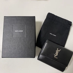 Cartera compacta Saint Laurent triple pliegue YSL Cassandra cuero negra auténtica - Imagen 1 de 24