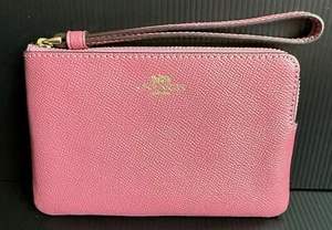 NWT Coach Strawberry Pebbled Leather Single Zipper Corner Wristlet Wallet F53032 - Picture 1 of 5