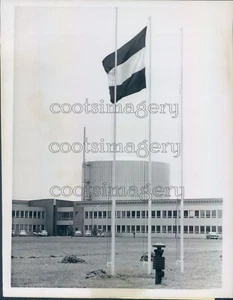 1962 Press Photo Nuclear Laboratory at Siebersdorf Austria - Picture 1 of 2
