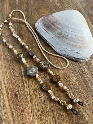 Hecho a mano por Wendy Gafas de sol con cuentas Cadena 28” Boho Crema Terroso Bin13 Foto 1 de 4