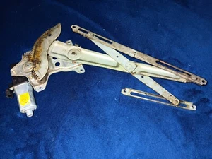 84-88 Toyota Pickup 84-89 4Runner Power Window Regulator W Motor No Vent RIGHT - Picture 1 of 8