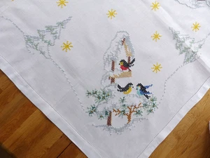 hübsche Weihnacht-tischdecke - Kreuzstich - weiß - mit Hohlsaumrand - Bild 1 von 3