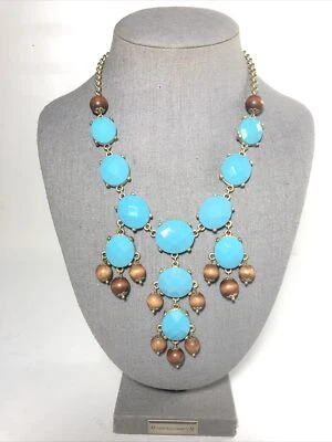 Collar babero tono turquesa con detalles de cuentas de madera - tono dorado. "20"" ajustable" Foto 1 de 4