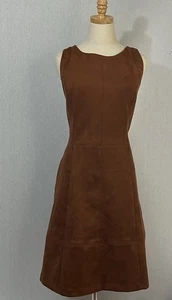 Vestido WHBM 14 Sin Mangas Imitación Gamuza Marrón Trapunto Moto Ajuste y Acampanado - Imagen 1 de 6