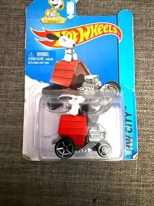 New Peanuts Hot Wheels “Snoopy” Dog House Diecast - Picture 1 of 6