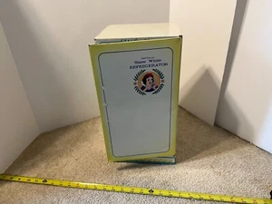 Vintage Disney Snow White, Wolverine tin toy 510, large doll house refrigerator - Picture 1 of 10