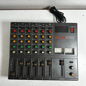 Mezclador estéreo analógico vintage Tascam M-06ST negro con cable doble VU medidores 6 canales - Imagen 1 de 12
