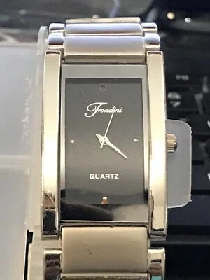 Reloj tanque de cuarzo con movimiento suizo esfera negra tono plata Fondini 26 mm, funciona (Y154) Foto 1 de 4