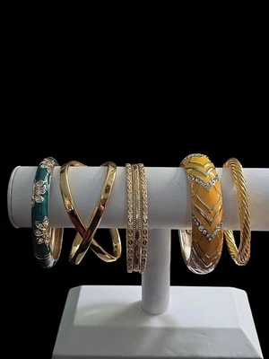 Lot Of 7 Goldtone Bracelets One Talbots - Image 1 of 4