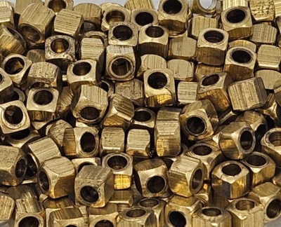 100 cuentas de metal de latón crudo macizo dorado vintage de 3-4 mm cubo facetado artesanía joyería Foto 1 de 2