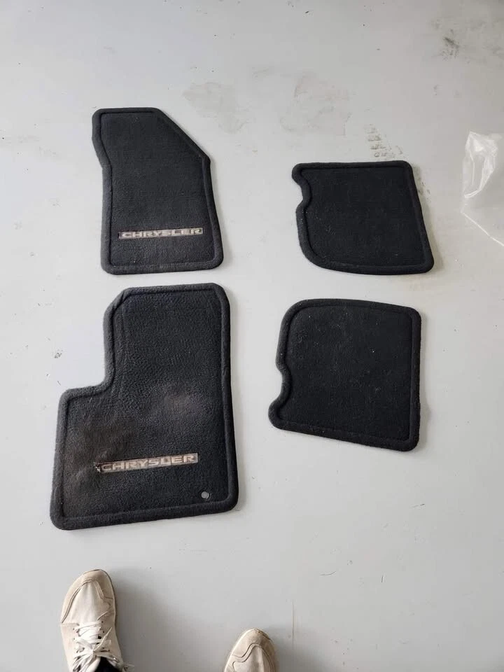 Chrysler Sebring 2010 alfombrillas negras conductor/pasajero/trasero usadas OEM Foto 1 de 1