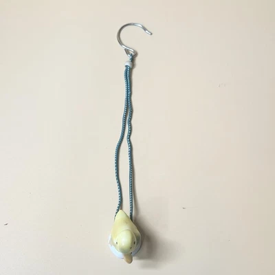 Estatuilla vintage de 6 pulgadas con cordón azul decoración tirar de cortina de pato de cerámica con lazo trasero Foto 1 de 4