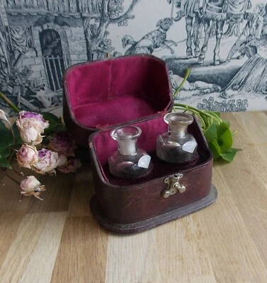 ANCIEN COFFRET VOYAGE NAPOLEON III PARFUM FLACONS CRISTAL COFFRET  CUIR 19EME - Photo 1/4