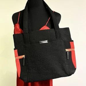 BORSA VERA BRADLEY - MICROFIBRA NERA CON TASCHE LATERALI ROSSE BORSA ANGOLI CALDI - Foto 1 di 10