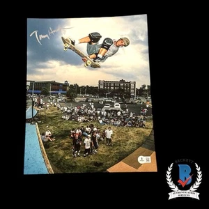 Foto firmada por Tony Hawk 11x14 BAS Beckett certificado de autenticidad autógrafo patinador profesional - Imagen 1 de 1