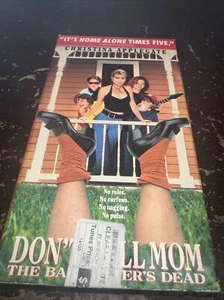 Don't Tell Mom The Babysitter's Dead (91) VHS (Christina Applegate) Blockbuster - Foto 1 di 5