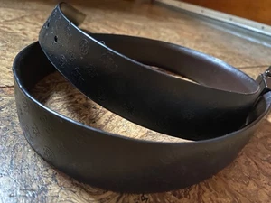 Guess Belt Women Sz S 30 - 32 Vegan Leather Black Embossed EUC - Picture 1 of 5