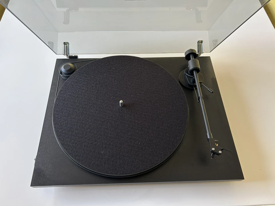 Pro-Ject Primary E Black Turntable - Excellent condition - Image 1 of 4