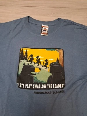 Camiseta Adirondacks Old Forge Lets Play Swallow The Leader M The Duck Co. Bears Foto 1 de 4