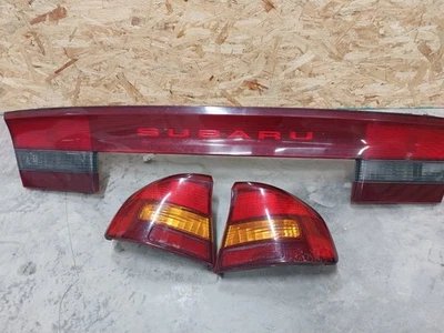 Luz trasera derecha/derecha y maletero Subaru Legacy 2000 Foto 1 de 4