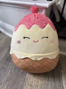 Seltene Squishmallow Shannon Pink der Eisbecher Kegel Kirsche oben 14 Zoll Plüsch - Bild 1 von 7